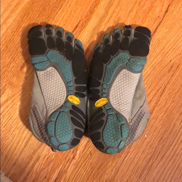 Gray and blue Vibram five fingers. Size 36 - Picture 8 of 9